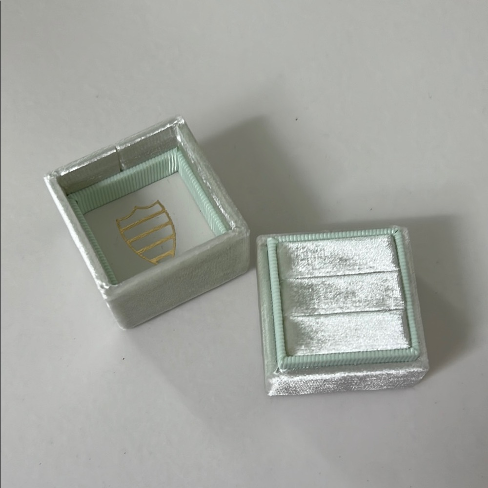 MRS RING BOX - MINT VELVET COLOR